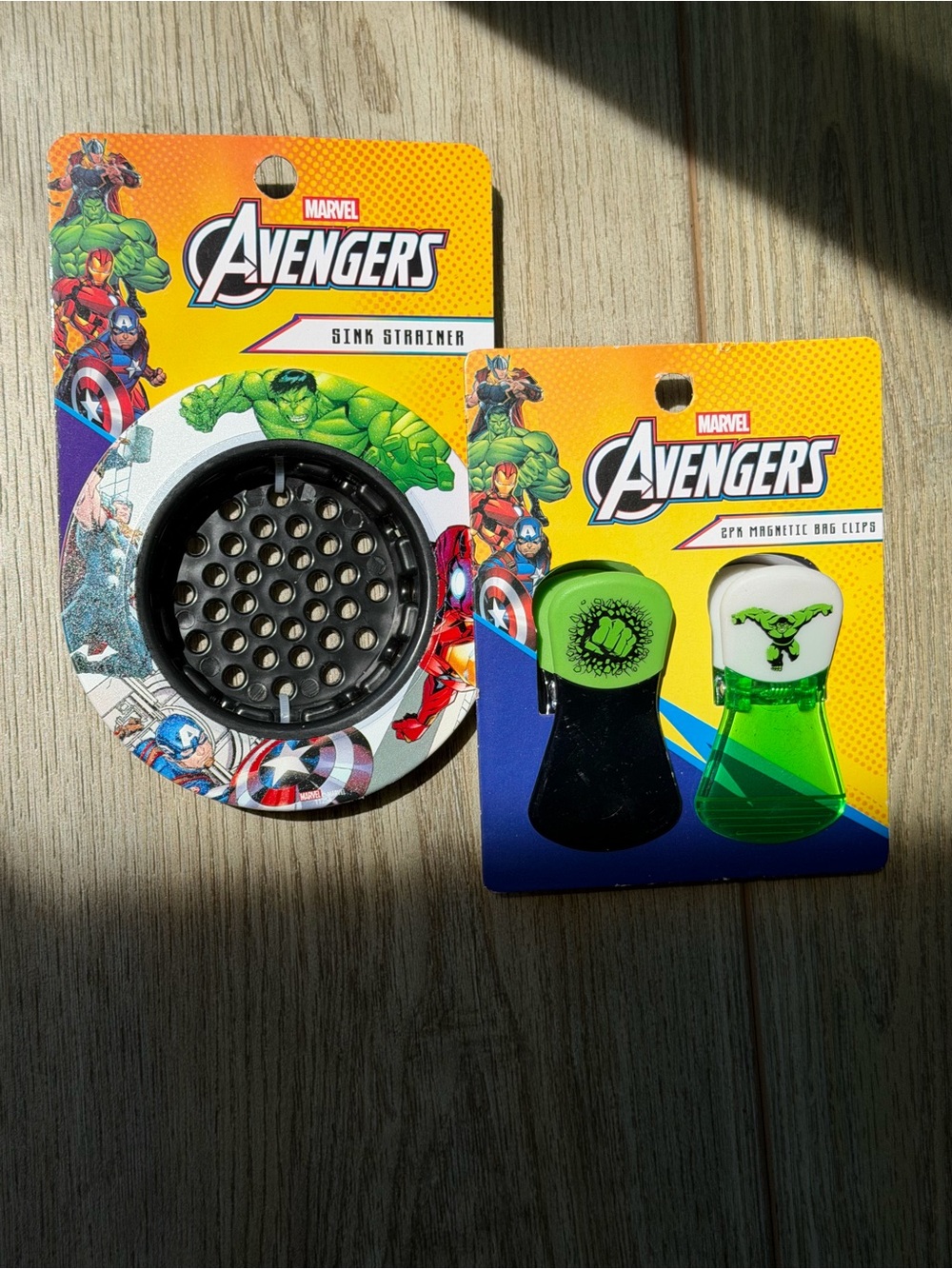 Marvel Avengers Kitchen Strainer and Magnetic Clips - Green & Black